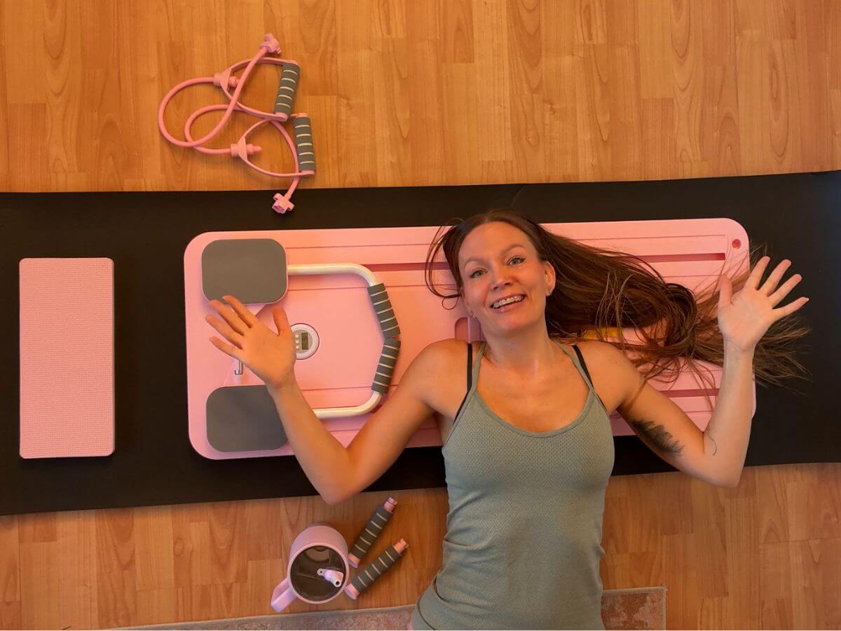 UGC creator arbejder med script og strategi til UGC-annonce f&oslash;r videooptagelse